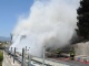 Tir carico di datteri prende fuoco